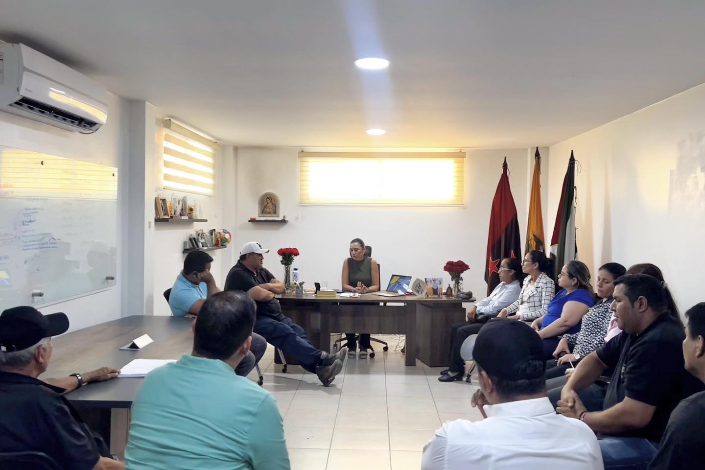 ¡SIEMPRE JUNTOS, a nuestros funcionarios y trabajadores!